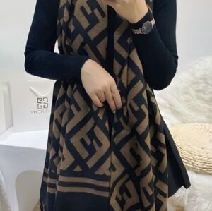 <AUTHENTIC>Fendi Scarf